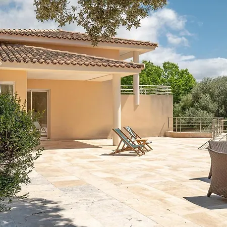 Family With Pool And Sublime Sea View Vila