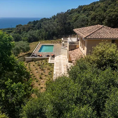 Family With Pool And Sublime Sea View Vila