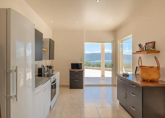 Family With Pool And Sublime Sea View Vila *