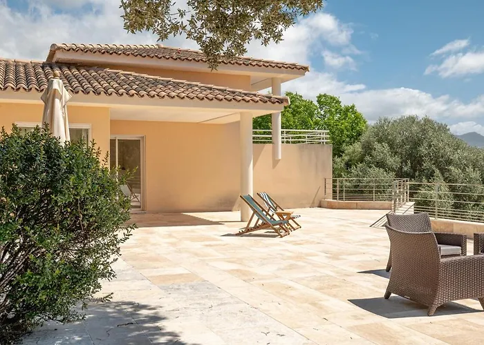 Family With Pool And Sublime Sea View Vila