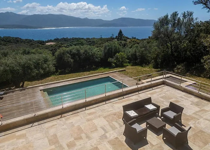 Family With Pool And Sublime Sea View *