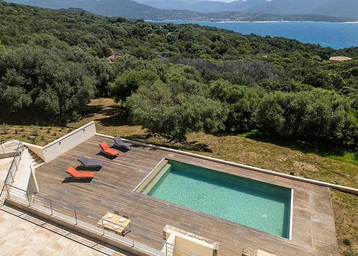 Family With Pool And Sublime Sea View Vila