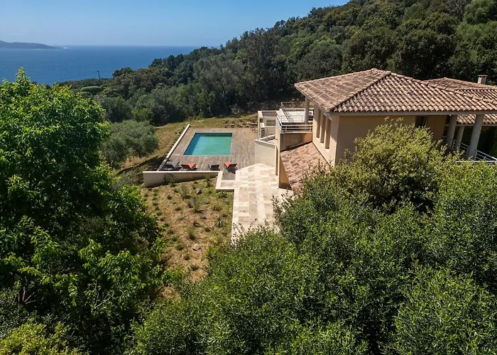 Family With Pool And Sublime Sea View וילה